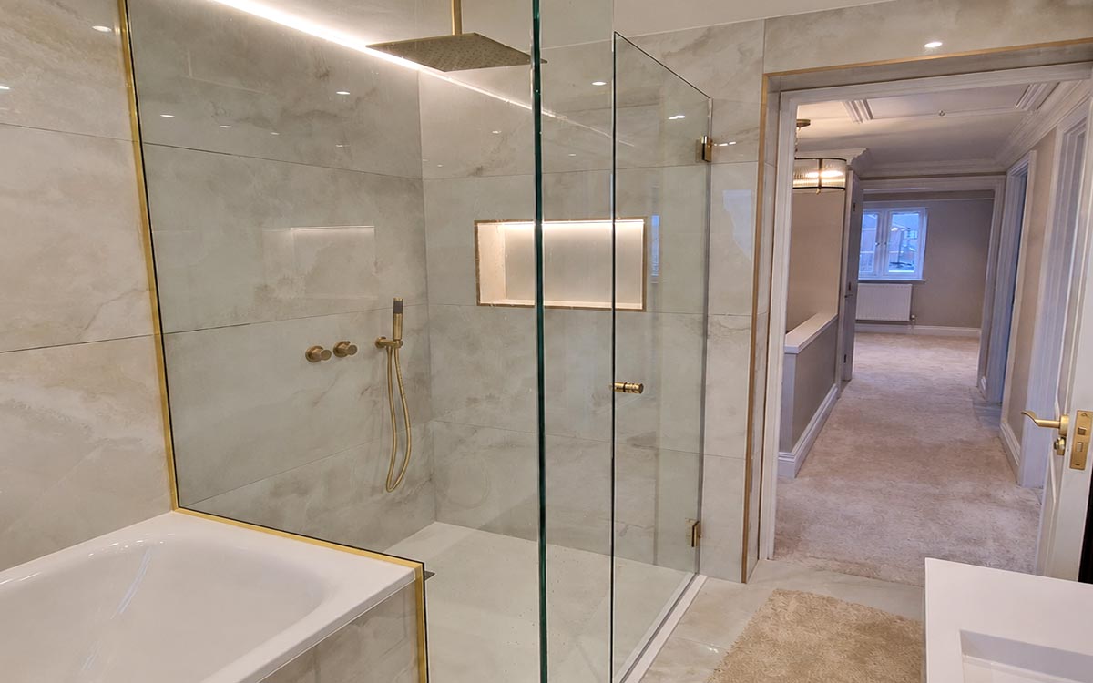 6 Foxmead Close - Wet Rooms - Clear Partitions