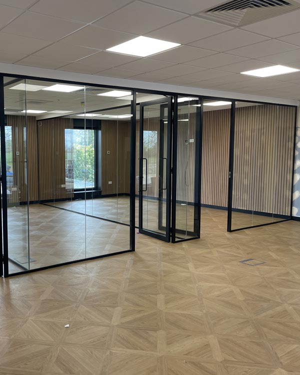 Commercial Showroom Glazing - London - Clear Partitions