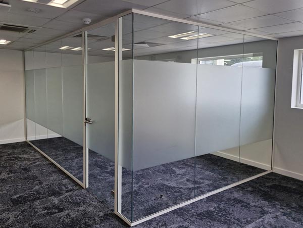 Integral Blinds Glass Partitions - London - Clear Partitions
