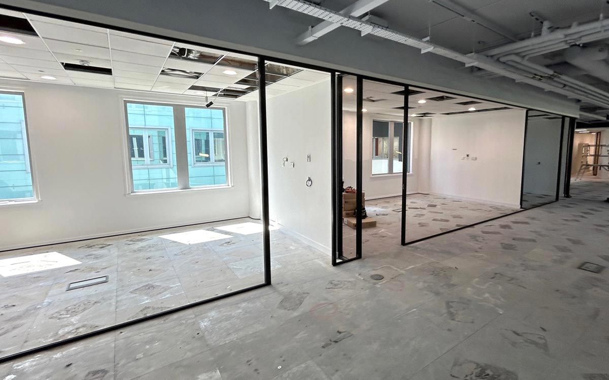 Easy Jet Woodhouse - Single Glazed Partitions - Clear Partitions