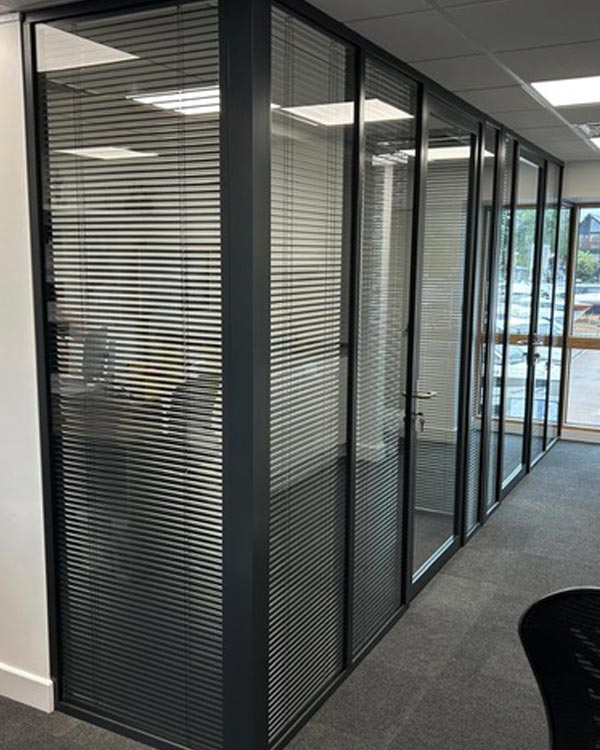 Integral Blind Partition Systems - London - Clear Partitions
