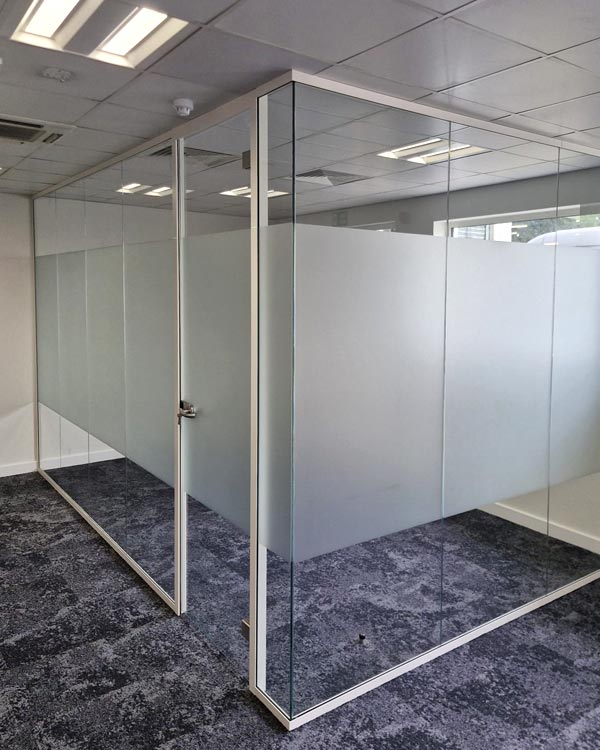 Privacy Glass Partitions - London - Clear Partitions