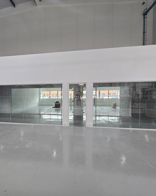 Terminal Glass Partitions - London - Clear Partitions